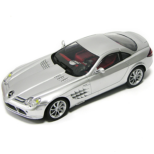 Mercedes-Benz SLR McLaren Радиоуправляемая модель цвет: серебристый Радиоуправляемая модель , Пластик Возраст: от 5 лет Масштаб 1/16; Элементов: 9 Silverlit; Китай 2007 г ; Артикул: 82022; Упаковка: Коробка инфо 3492a.
