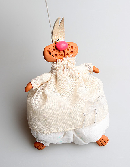 Авторская подвесная игрушка "Заяц" Керамика, текстиль Ручная работа и знакомых Автор Надежда Сайко инфо 13669f.
